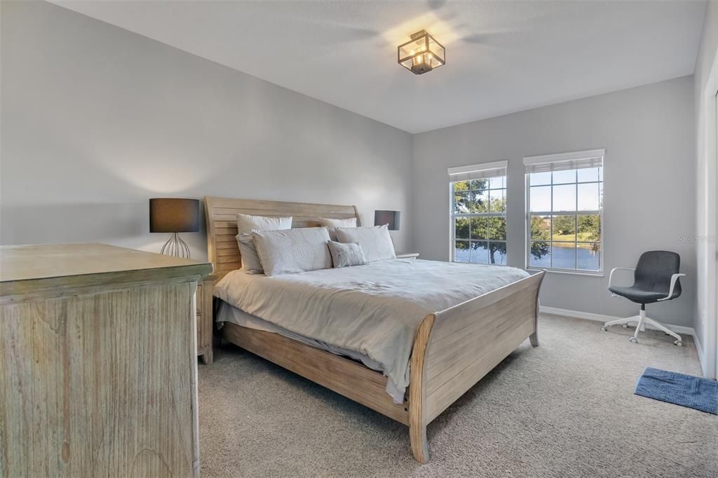 合同活跃: $299,000 (3 贝兹, 2 浴室, 1591 平方英尺)