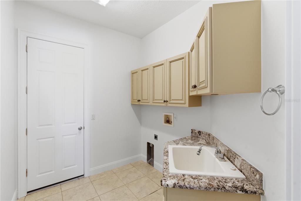 For Sale: $449,000 (3 beds, 2 baths, 2405 Square Feet)