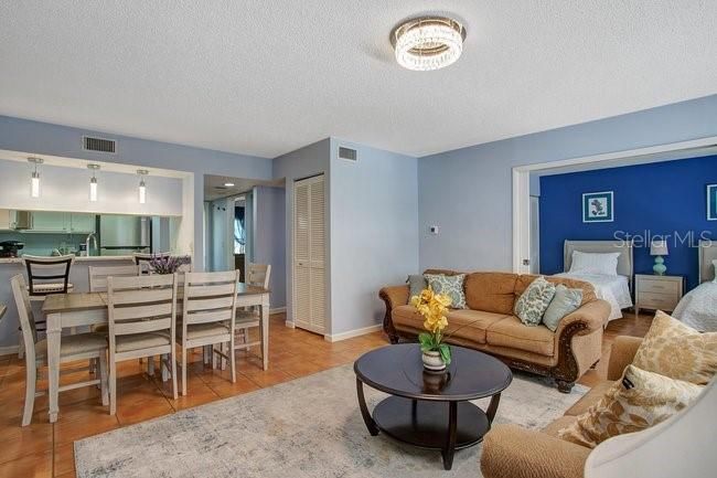 For Rent: $1,750 (2 beds, 2 baths, 967 Square Feet)