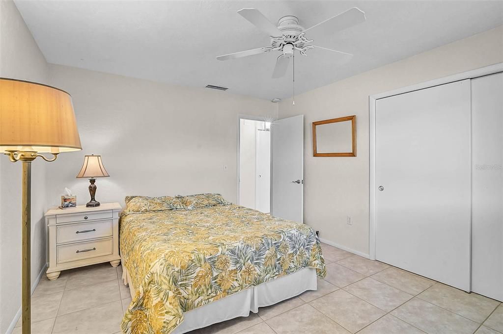 Activo con contrato: $245,000 (2 camas, 2 baños, 1673 Pies cuadrados)