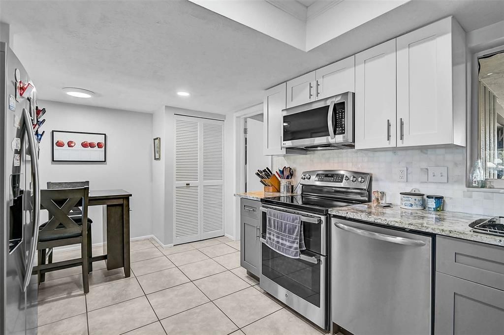 Activo con contrato: $245,000 (2 camas, 2 baños, 1673 Pies cuadrados)