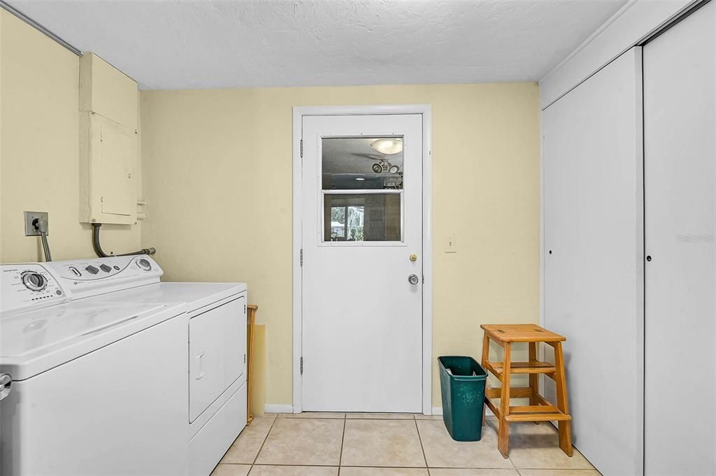 Activo con contrato: $245,000 (2 camas, 2 baños, 1673 Pies cuadrados)