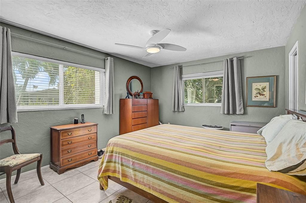 Activo con contrato: $245,000 (2 camas, 2 baños, 1673 Pies cuadrados)