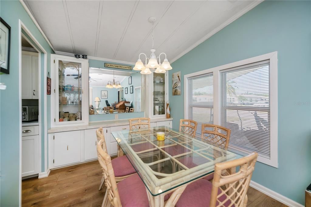 合同活跃: $195,000 (2 贝兹, 2 浴室, 1522 平方英尺)