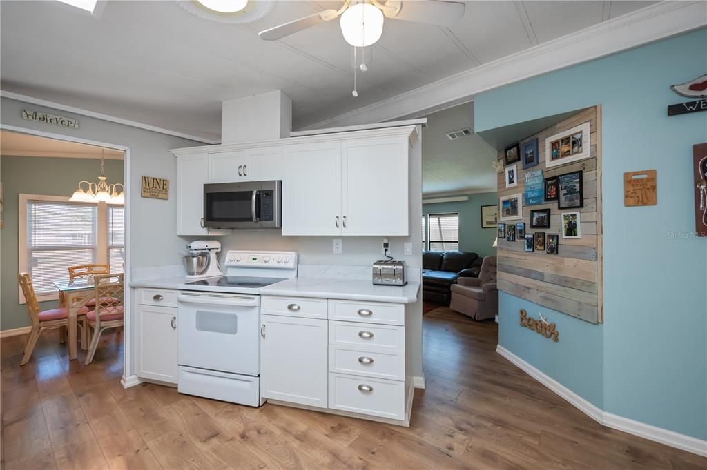 合同活跃: $195,000 (2 贝兹, 2 浴室, 1522 平方英尺)