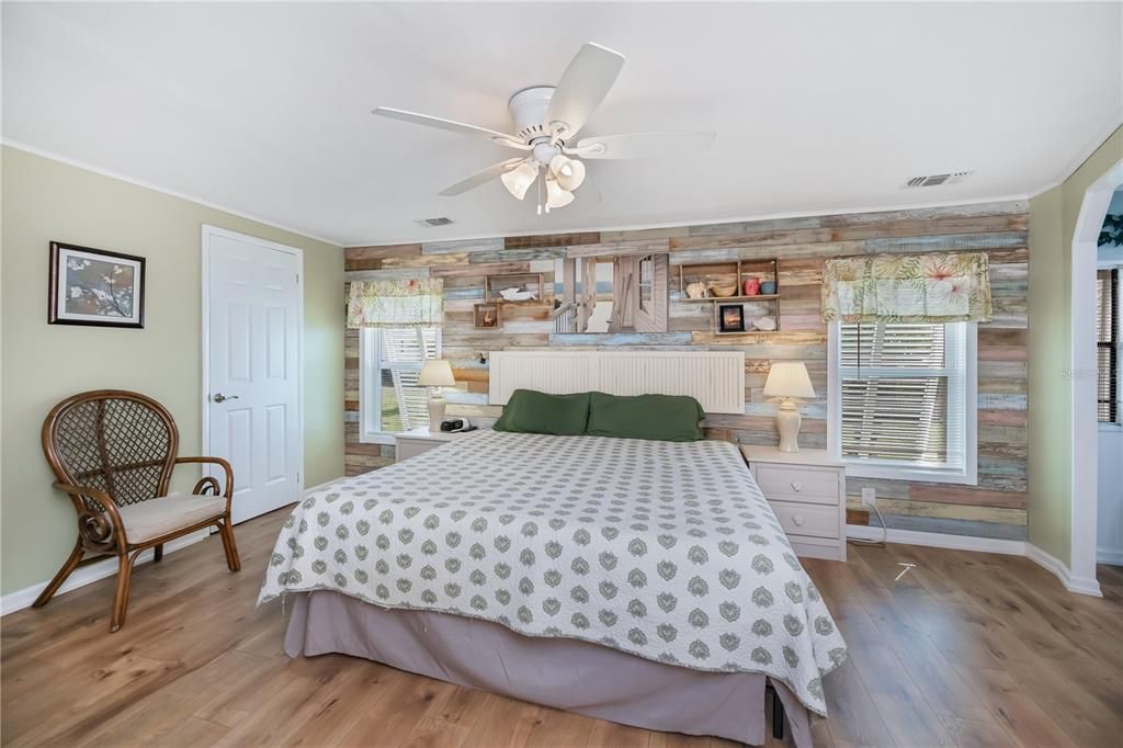 合同活跃: $195,000 (2 贝兹, 2 浴室, 1522 平方英尺)