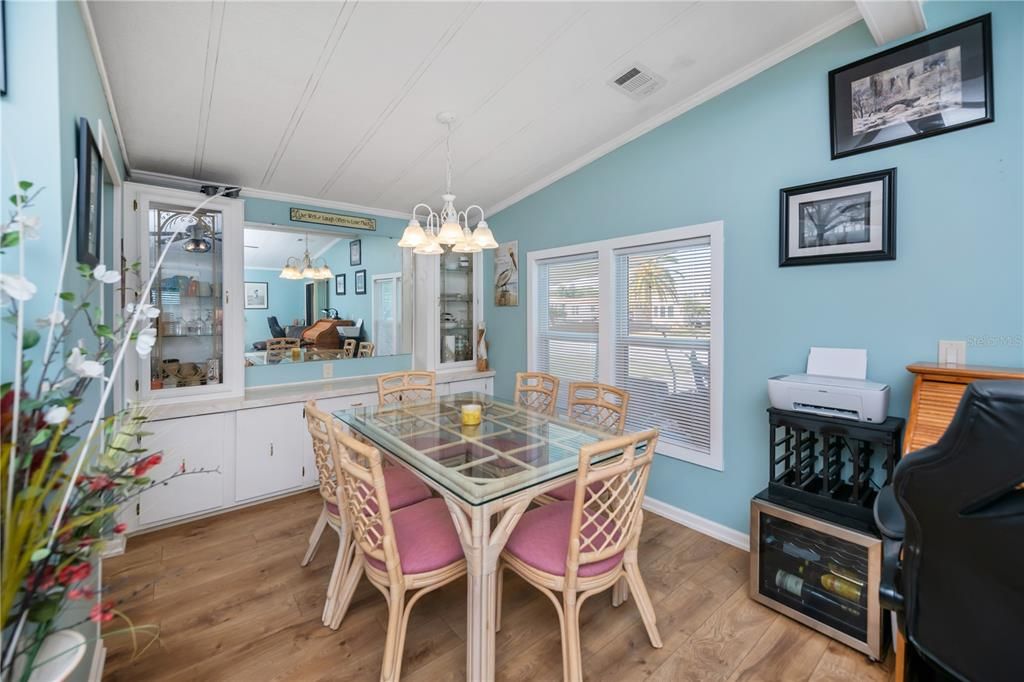 合同活跃: $195,000 (2 贝兹, 2 浴室, 1522 平方英尺)