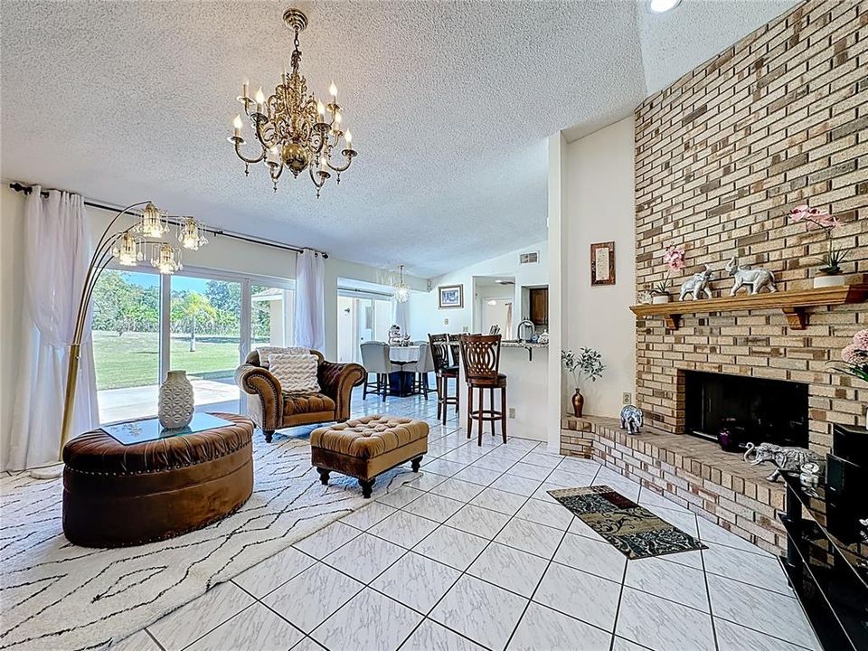 待售: $825,000 (5 贝兹, 3 浴室, 2800 平方英尺)