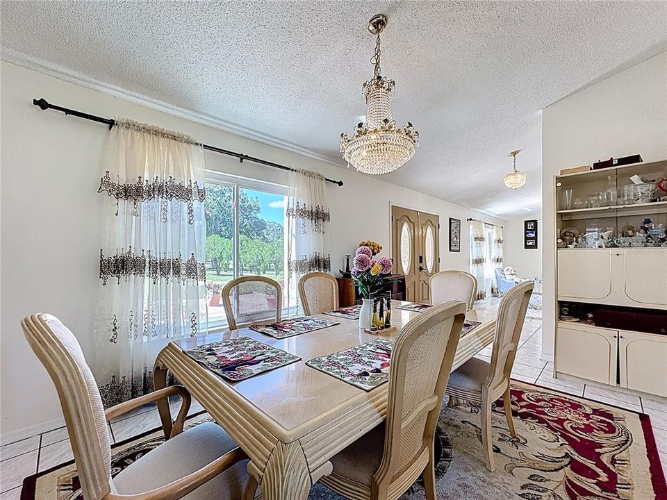 待售: $825,000 (5 贝兹, 3 浴室, 2800 平方英尺)