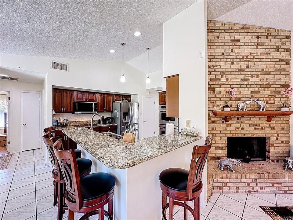 待售: $825,000 (5 贝兹, 3 浴室, 2800 平方英尺)