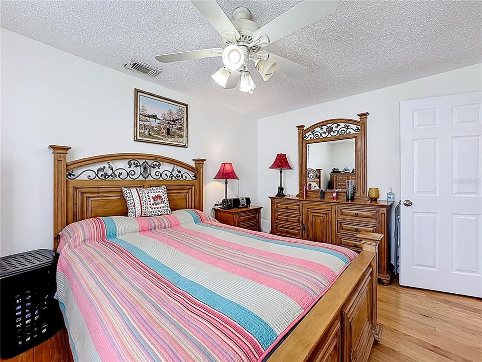 待售: $825,000 (5 贝兹, 3 浴室, 2800 平方英尺)