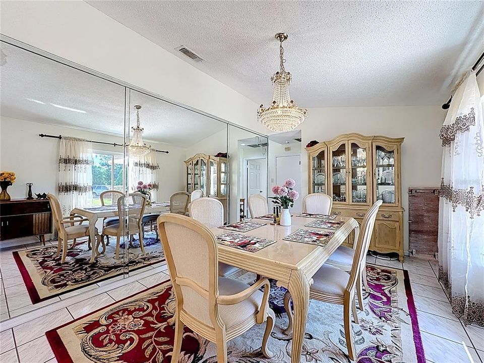 待售: $825,000 (5 贝兹, 3 浴室, 2800 平方英尺)