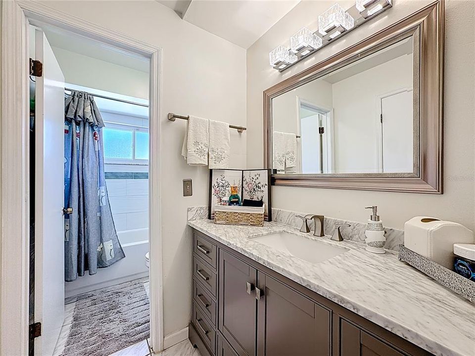 待售: $825,000 (5 贝兹, 3 浴室, 2800 平方英尺)