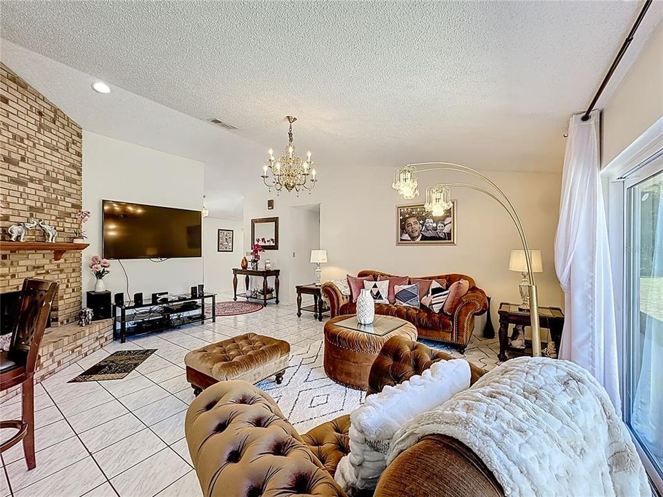 待售: $825,000 (5 贝兹, 3 浴室, 2800 平方英尺)