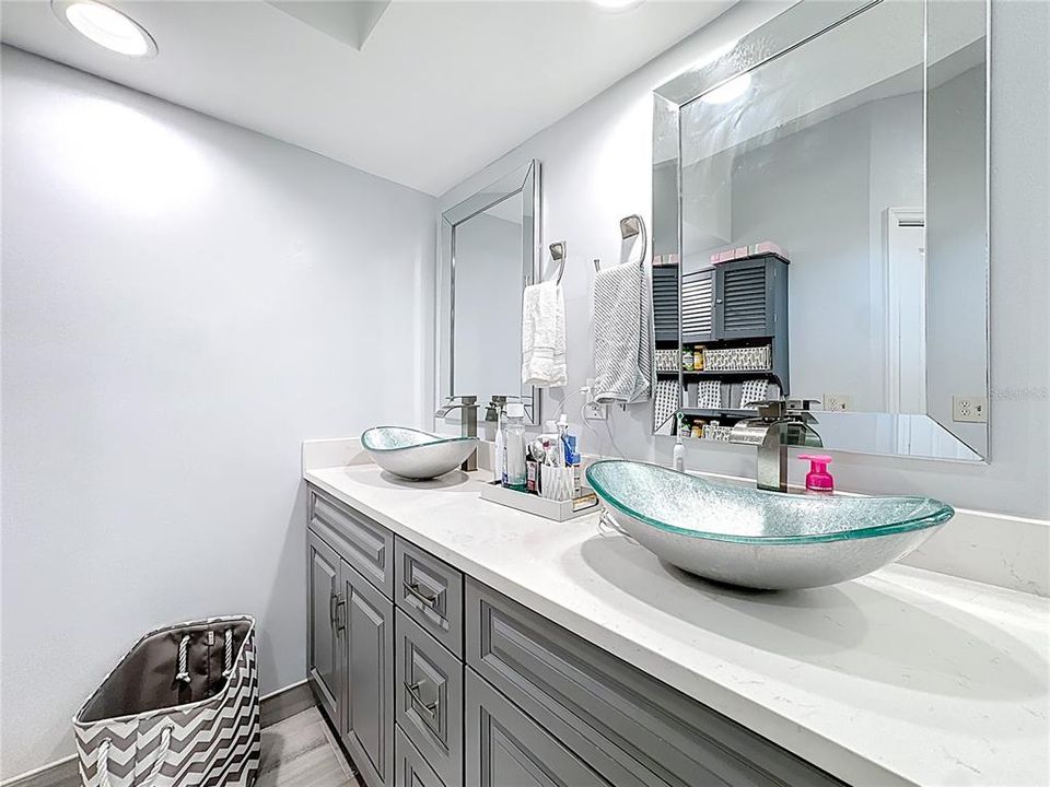 待售: $825,000 (5 贝兹, 3 浴室, 2800 平方英尺)