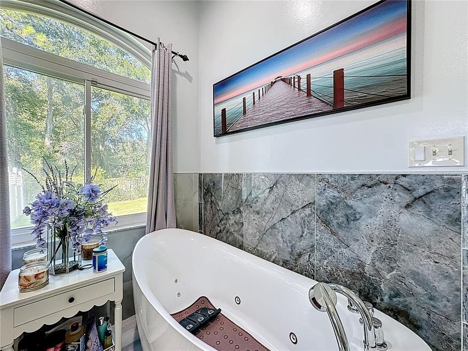 待售: $825,000 (5 贝兹, 3 浴室, 2800 平方英尺)