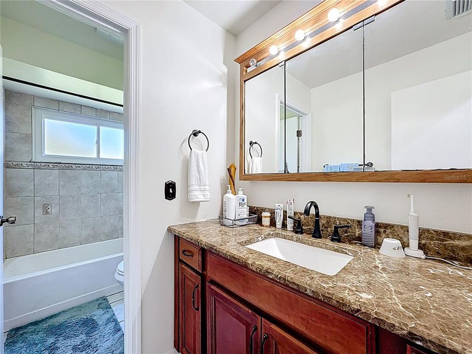 待售: $825,000 (5 贝兹, 3 浴室, 2800 平方英尺)