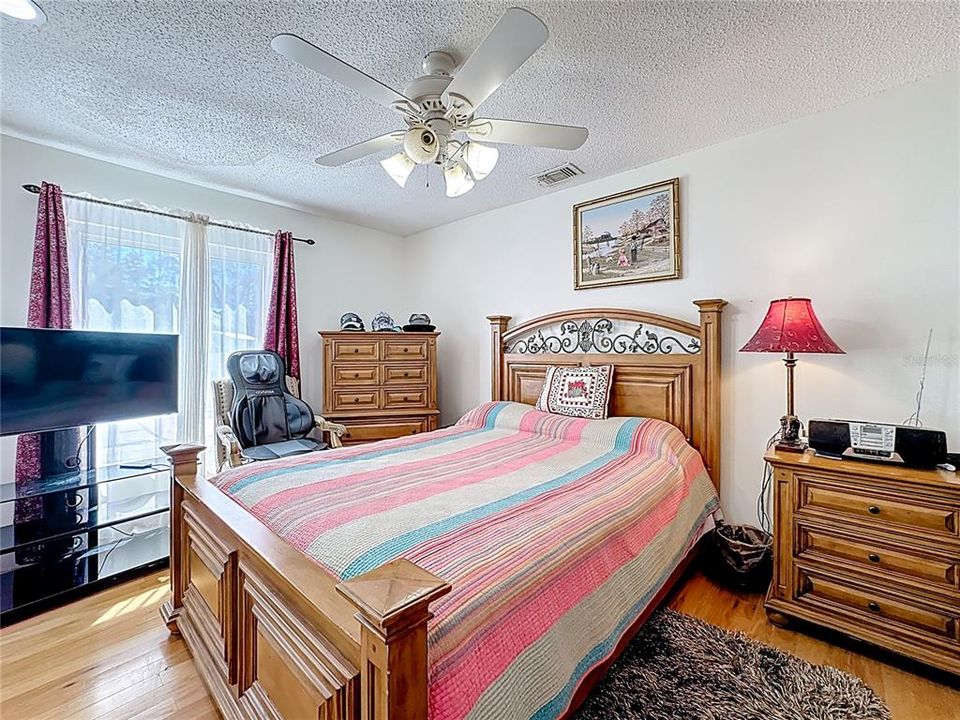 待售: $825,000 (5 贝兹, 3 浴室, 2800 平方英尺)