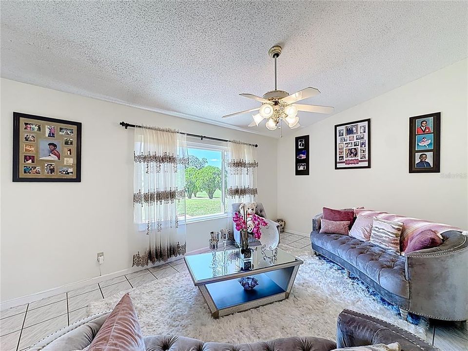 待售: $825,000 (5 贝兹, 3 浴室, 2800 平方英尺)