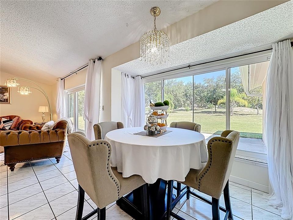 待售: $825,000 (5 贝兹, 3 浴室, 2800 平方英尺)