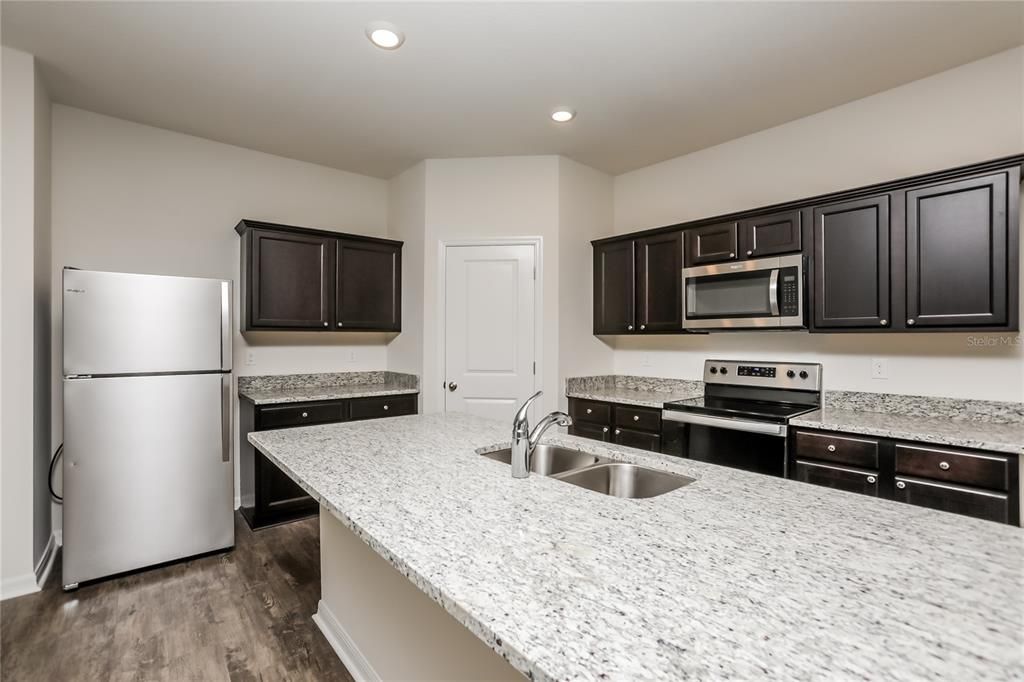 В аренду: $2,400 (4 спален, 2 ванн, 2401 Квадратных фут)