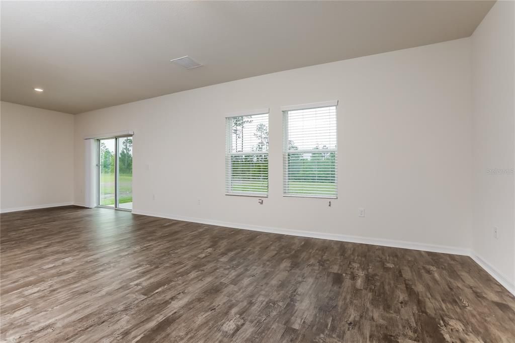 В аренду: $2,400 (4 спален, 2 ванн, 2401 Квадратных фут)