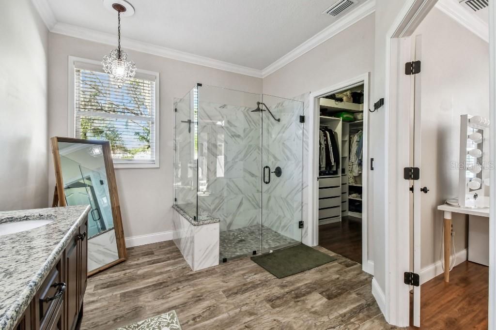 En Venta: $684,900 (4 camas, 3 baños, 2392 Pies cuadrados)