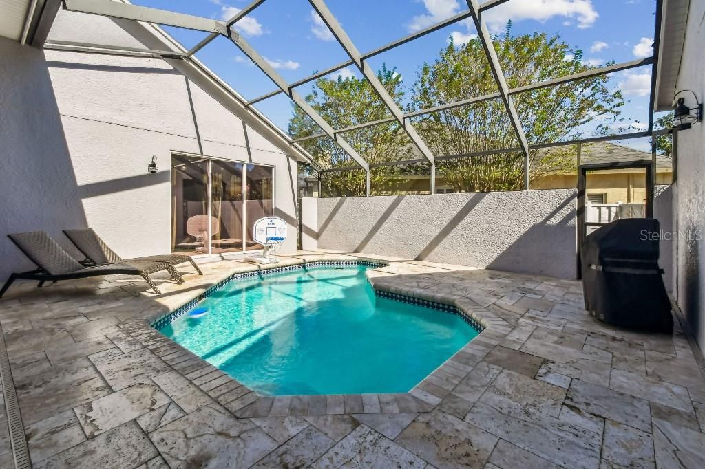 En Venta: $684,900 (4 camas, 3 baños, 2392 Pies cuadrados)