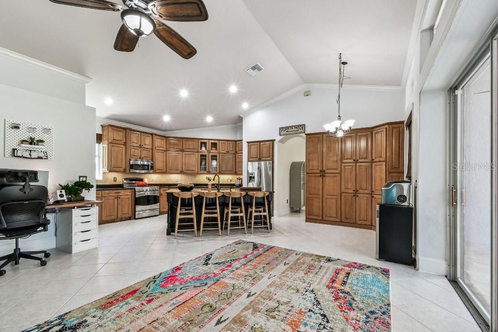 En Venta: $684,900 (4 camas, 3 baños, 2392 Pies cuadrados)