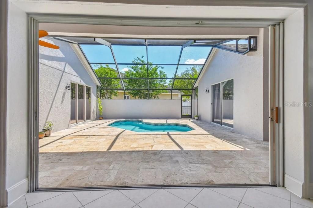 En Venta: $684,900 (4 camas, 3 baños, 2392 Pies cuadrados)