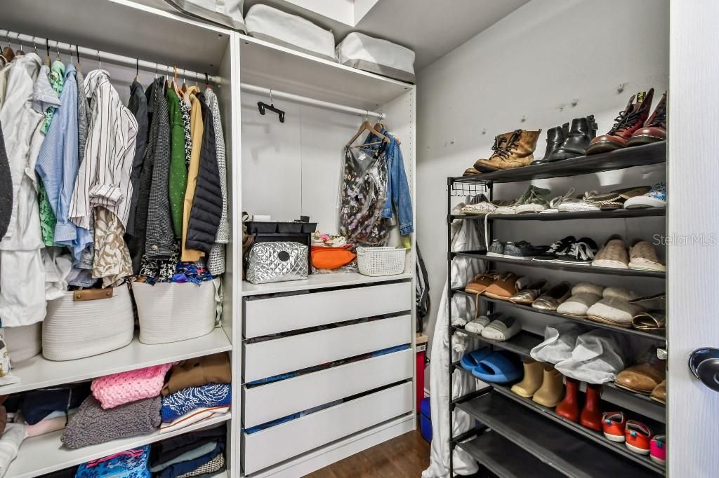 En Venta: $684,900 (4 camas, 3 baños, 2392 Pies cuadrados)