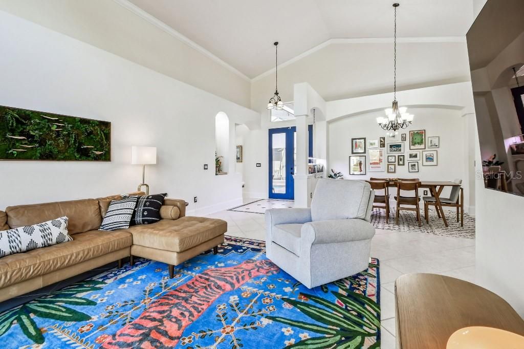 En Venta: $684,900 (4 camas, 3 baños, 2392 Pies cuadrados)