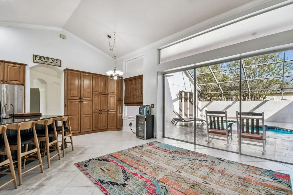 En Venta: $684,900 (4 camas, 3 baños, 2392 Pies cuadrados)