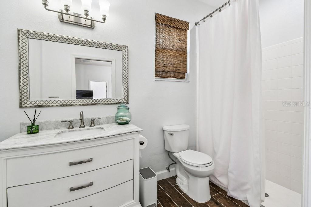 En Venta: $684,900 (4 camas, 3 baños, 2392 Pies cuadrados)