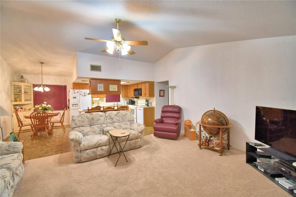 For Sale: $365,000 (2 beds, 2 baths, 1164 Square Feet)