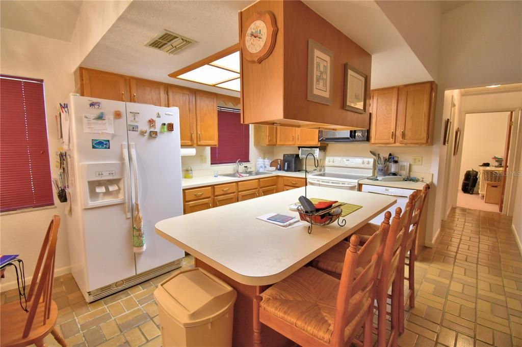 For Sale: $365,000 (2 beds, 2 baths, 1164 Square Feet)