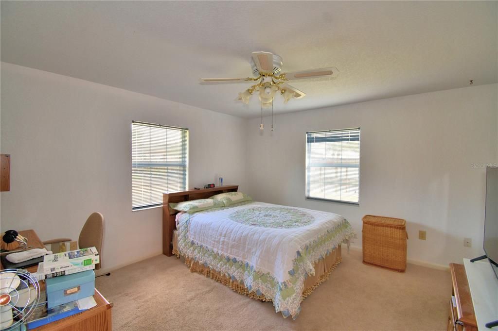 For Sale: $365,000 (2 beds, 2 baths, 1164 Square Feet)