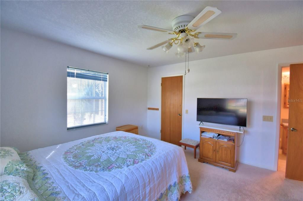 For Sale: $365,000 (2 beds, 2 baths, 1164 Square Feet)