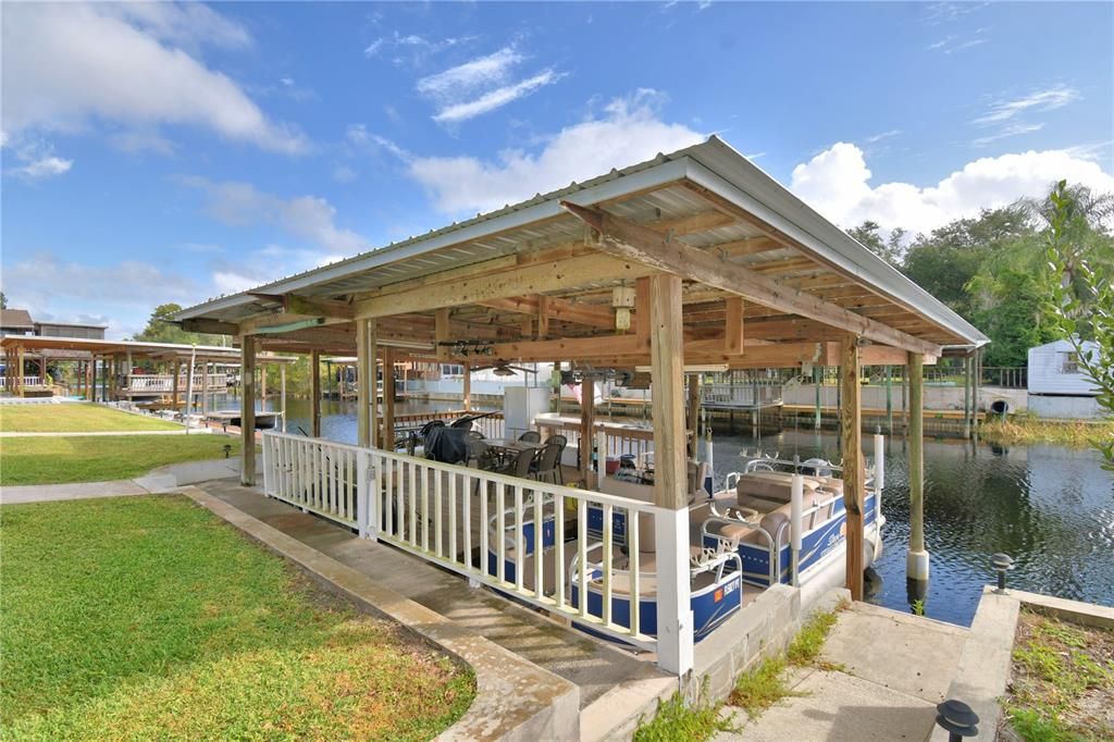 For Sale: $365,000 (2 beds, 2 baths, 1164 Square Feet)