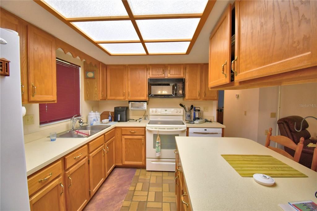 For Sale: $365,000 (2 beds, 2 baths, 1164 Square Feet)