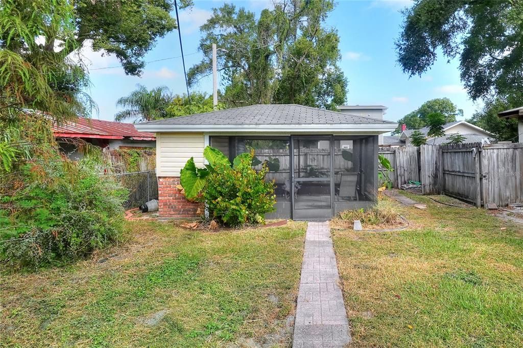 待售: $221,000 (2 贝兹, 2 浴室, 899 平方英尺)