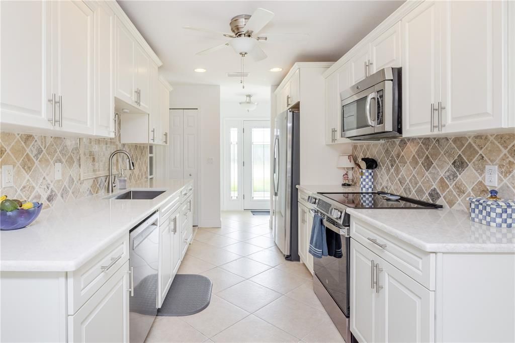 Под контрактом: $499,000 (3 спален, 2 ванн, 1790 Квадратных фут)