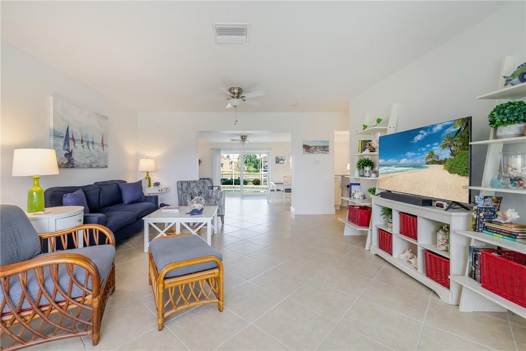 Под контрактом: $499,000 (3 спален, 2 ванн, 1790 Квадратных фут)