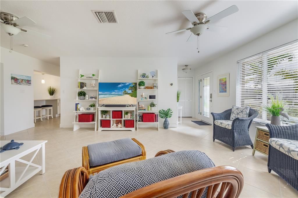 Под контрактом: $499,000 (3 спален, 2 ванн, 1790 Квадратных фут)