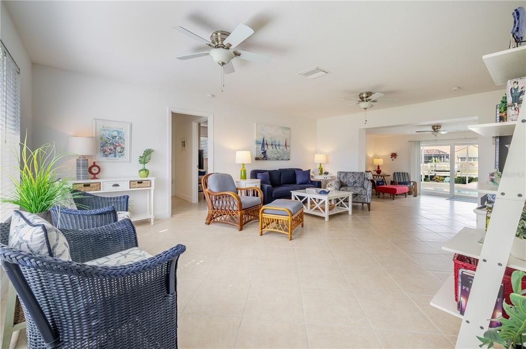 Под контрактом: $499,000 (3 спален, 2 ванн, 1790 Квадратных фут)