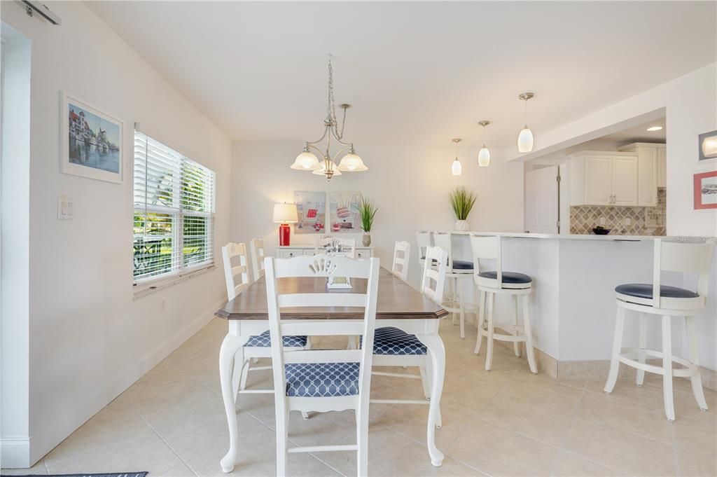 Под контрактом: $499,000 (3 спален, 2 ванн, 1790 Квадратных фут)