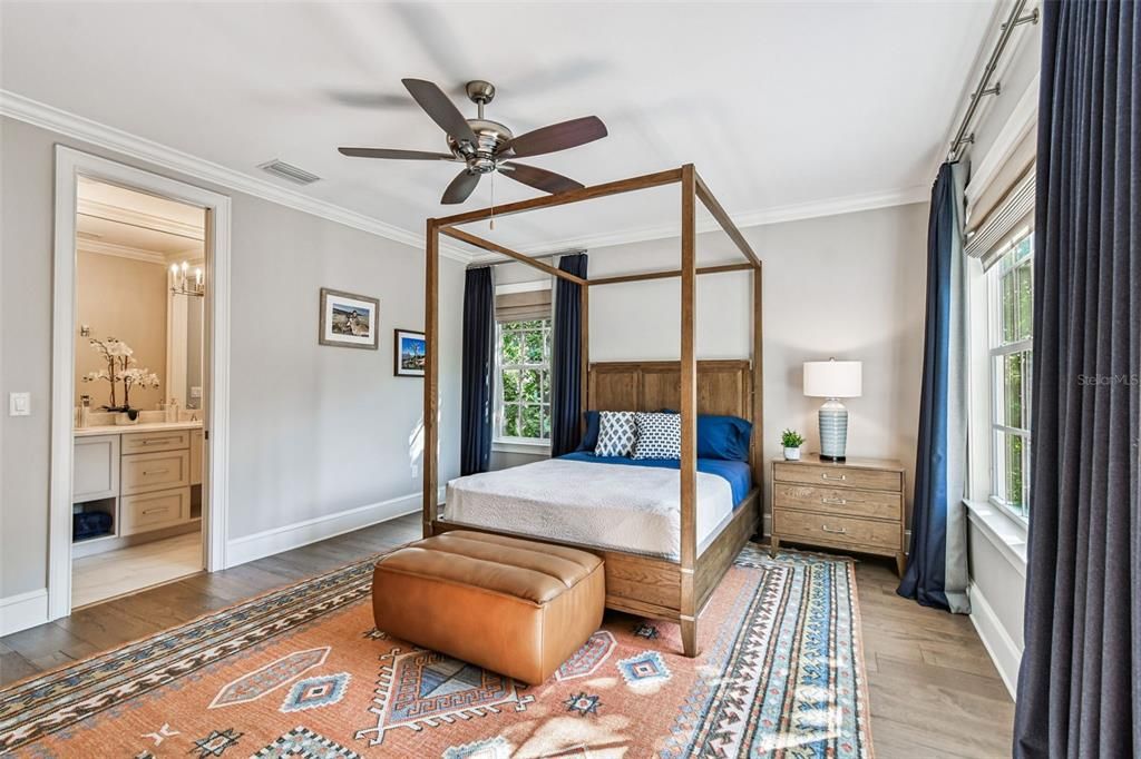 合同活跃: $3,550,000 (4 贝兹, 4 浴室, 4428 平方英尺)