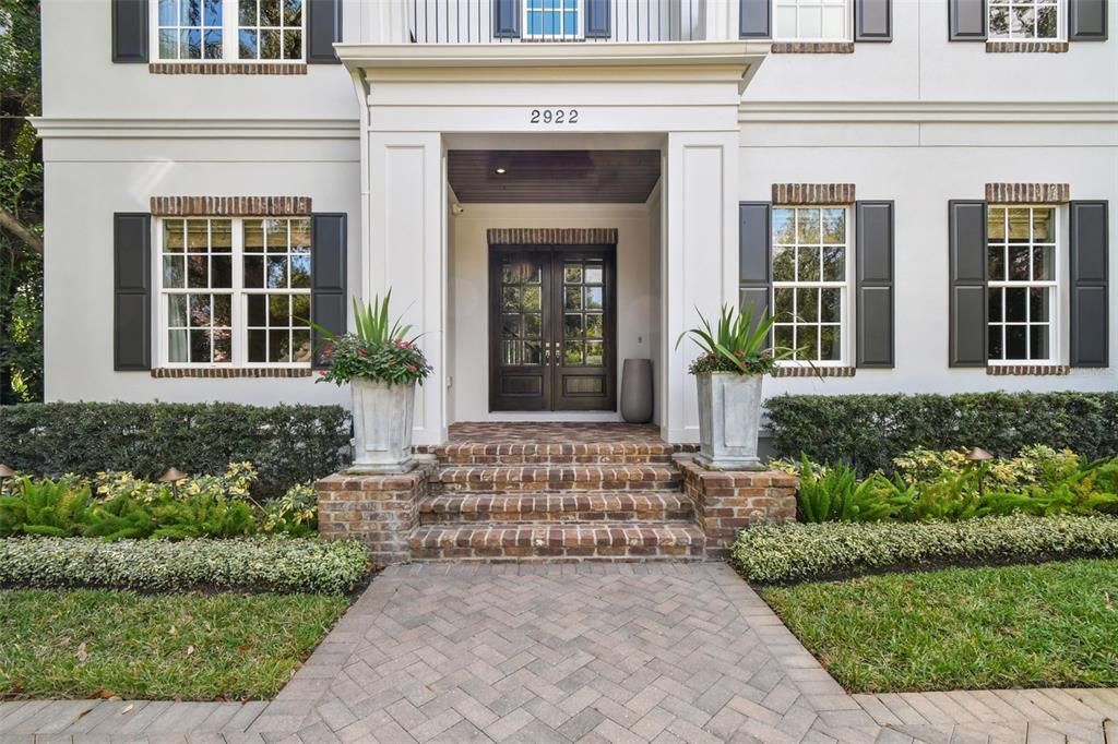 合同活跃: $3,550,000 (4 贝兹, 4 浴室, 4428 平方英尺)