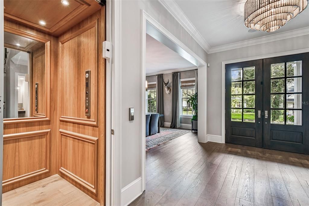 合同活跃: $3,550,000 (4 贝兹, 4 浴室, 4428 平方英尺)