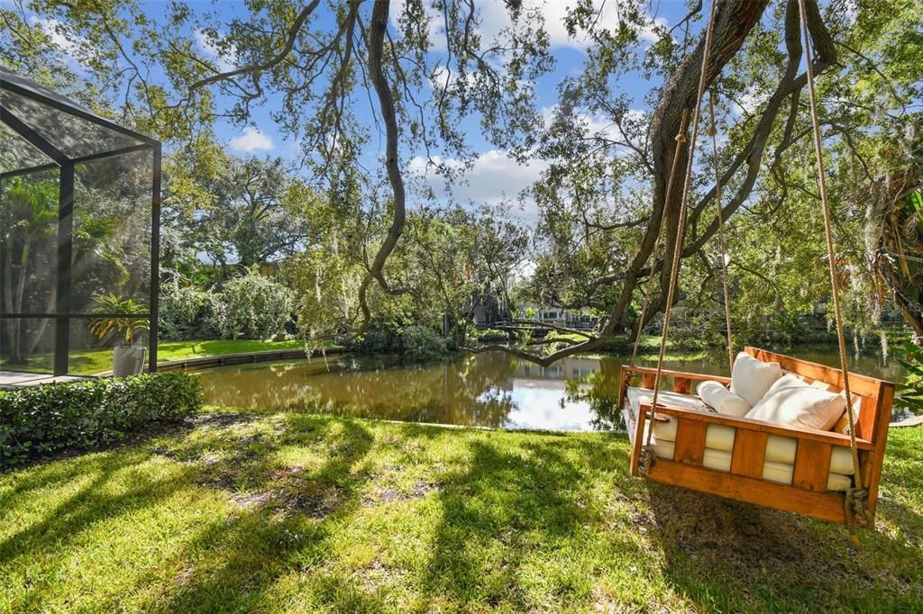 合同活跃: $3,550,000 (4 贝兹, 4 浴室, 4428 平方英尺)